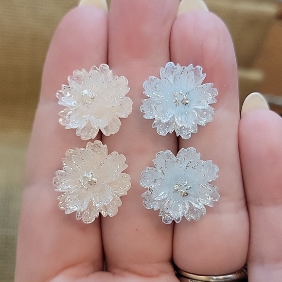 COPY - Sculptural Shimmer Flower Stud Earrings, choice of color - Picture 5 of 7